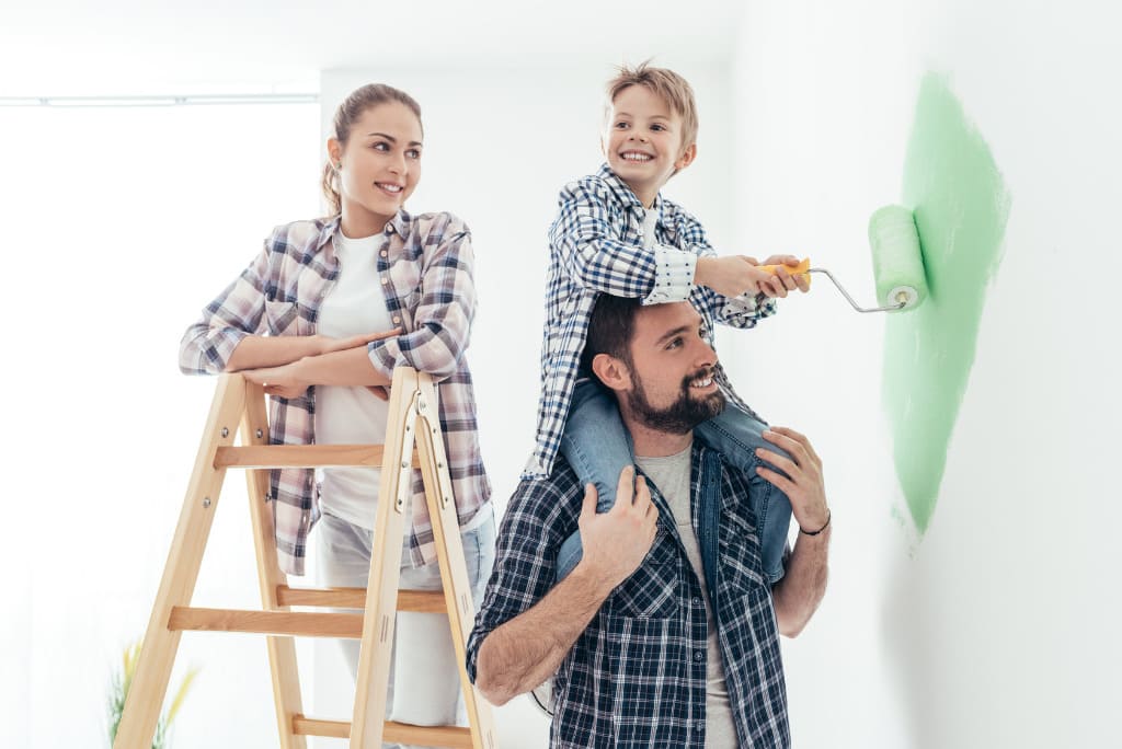 Famiglia che pittura