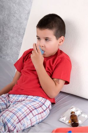 bambino asma muffa bambino asma muffa